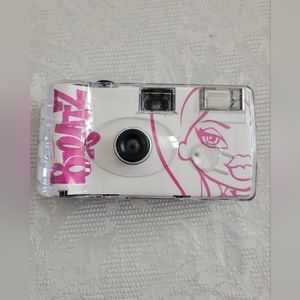 Vintage Bratz 35 mm camera.ready to use with flash